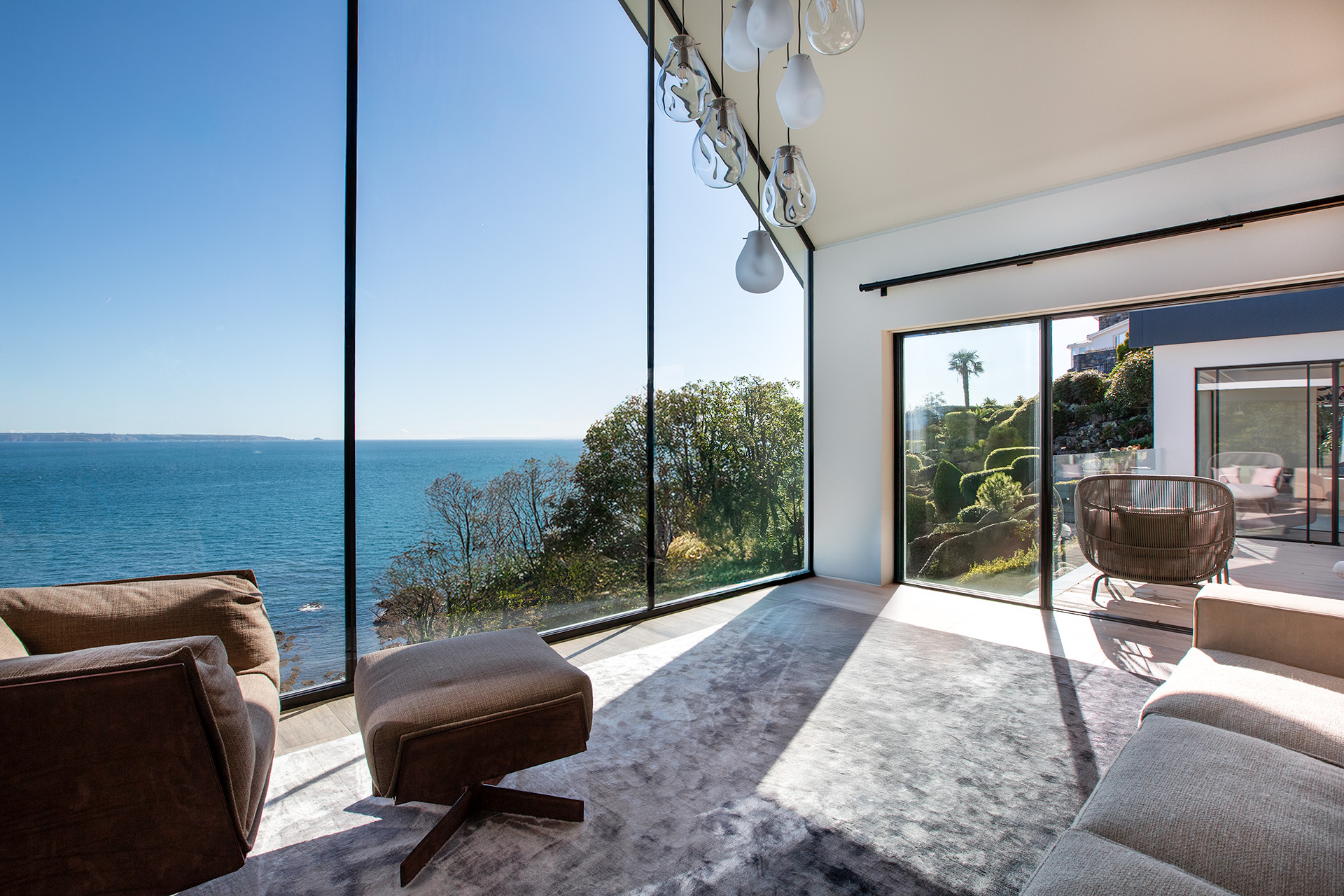 Lounge of a modern building with a view of the balcony and the sea