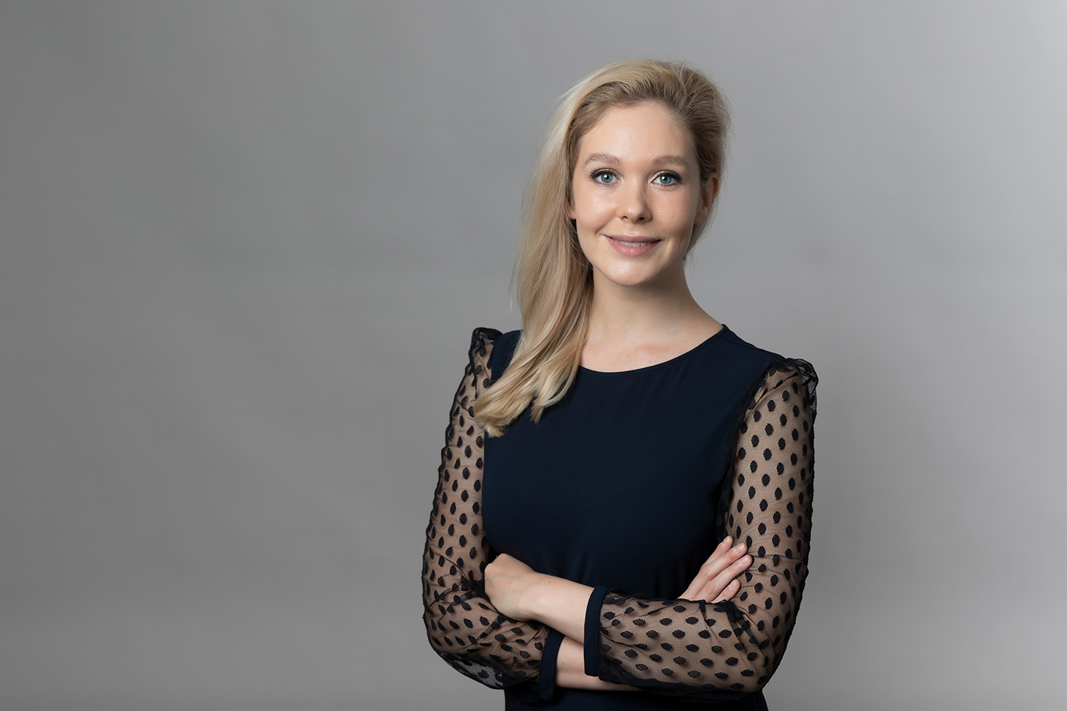 Headshot of Manon Hillenbrand